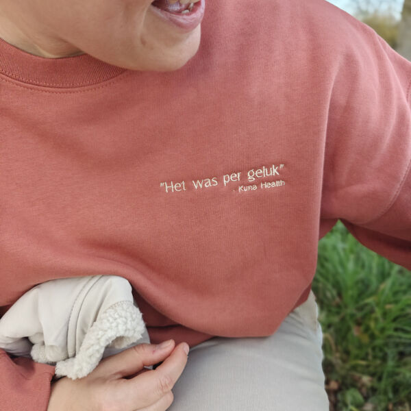 Lea sweater - quote "Het was per geluk" Thumbnail