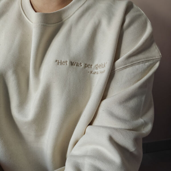 Lea sweater - quote "Het was per geluk" Thumbnail